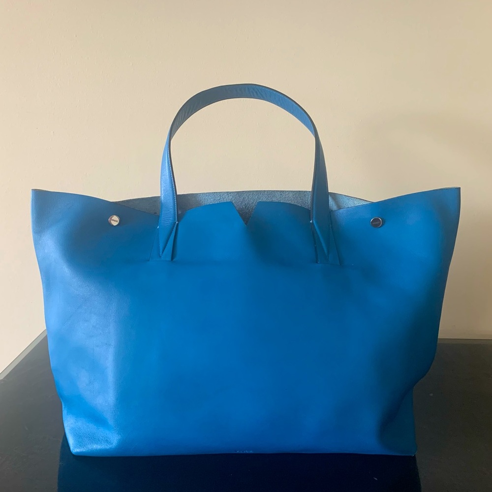 Vince. Luxury leather tote- signature collection
